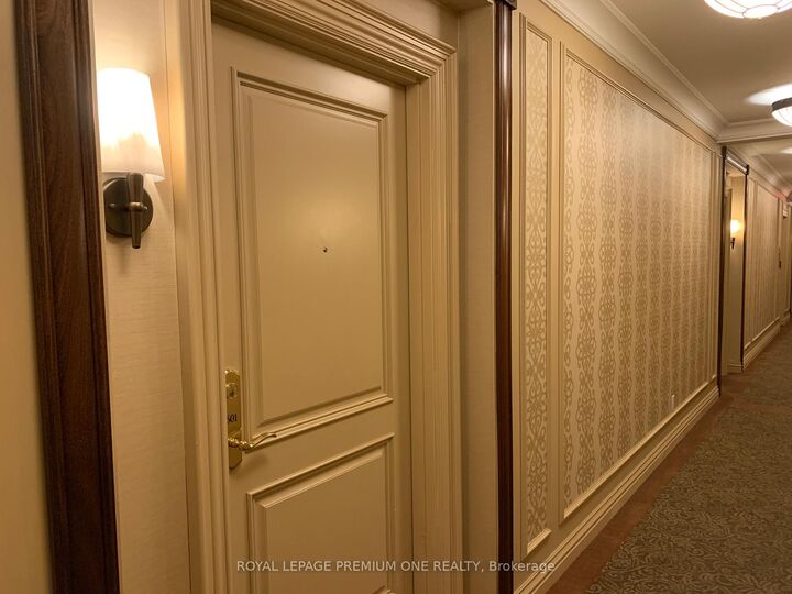 Property Photo:  9245 Jane Street 601  ON L6A 0J9 