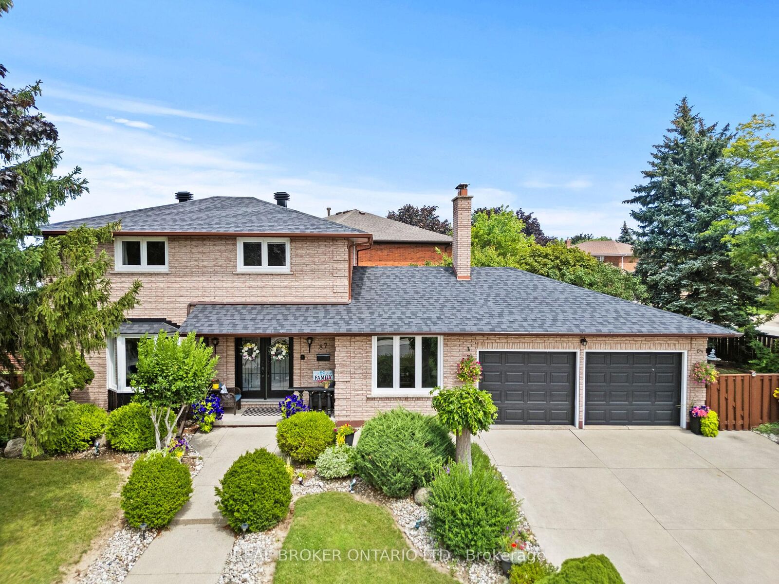 Property Photo:  87 Monte Drive  ON L8G 4M4 