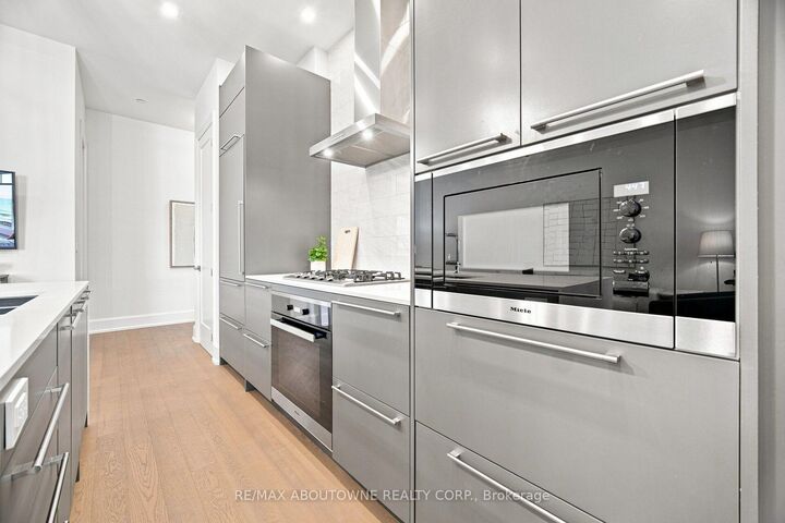 Property Photo:  1441 Elgin Street 106  ON L7S 1E6 