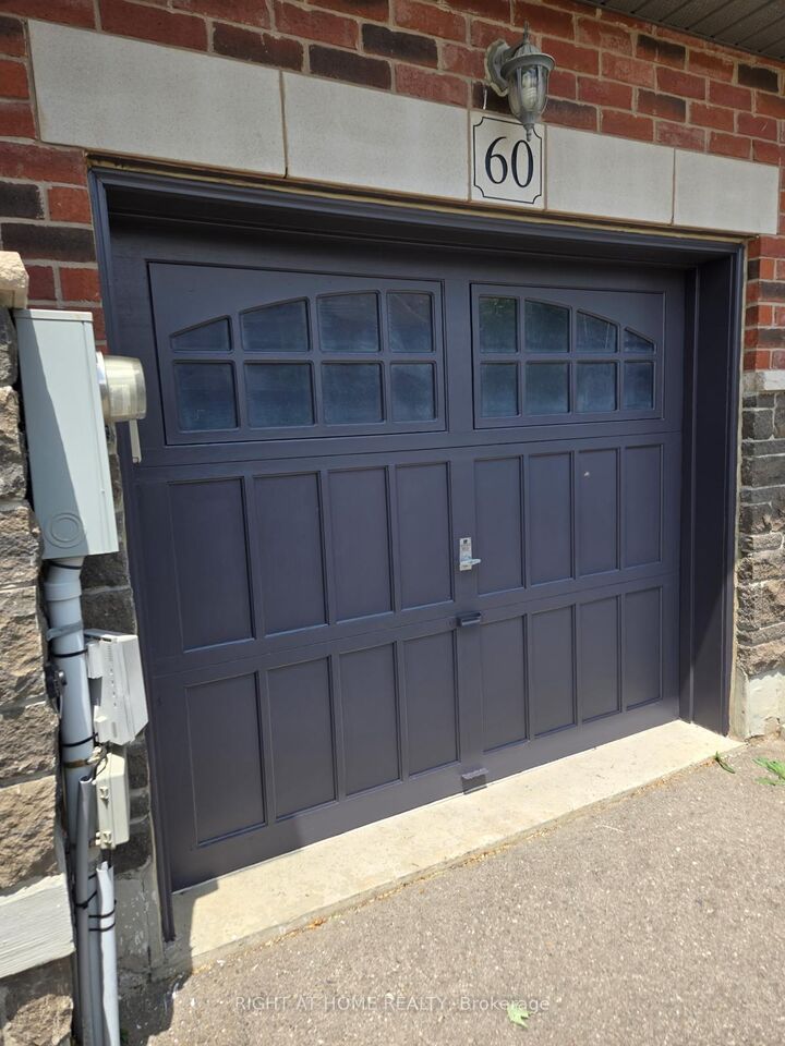 Property Photo: 60 Zachary Place N ON L4H 3S4
