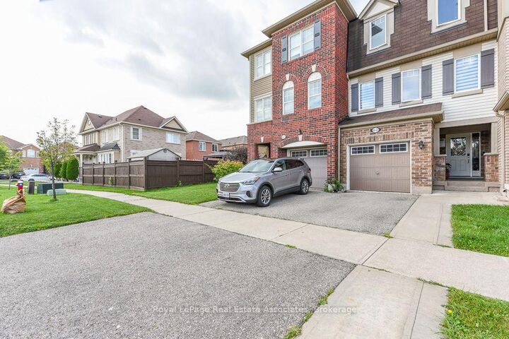 Property Photo:  6 Ventura Avenue 2  ON L6Y 4Y9 