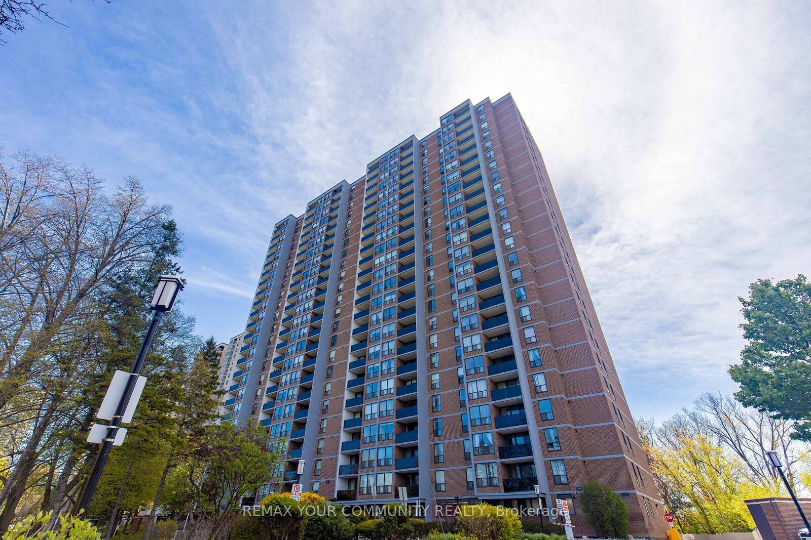 Property Photo:  85 Emmett Avenue 708  ON M6M 5A2 