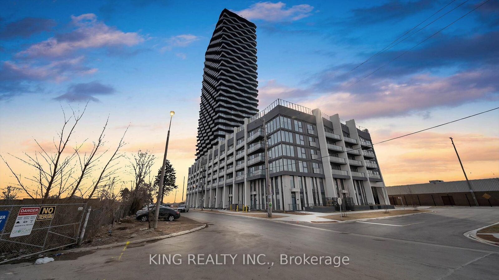 Property Photo:  36 Zorra Street 515  ON M8Z 0G5 