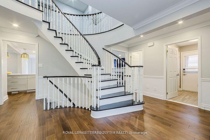 Property Photo:  2025 Parklane Crescent  ON L7M 3V6 
