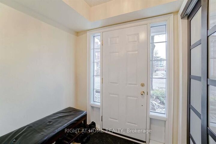 Property Photo:  2 Stornwood Court  ON L6W 4H4 