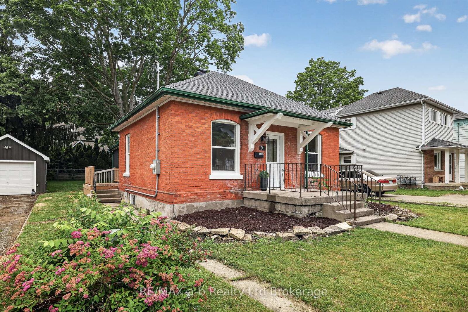 Property Photo:  91 Winniett Street  ON N4S 5Z6 