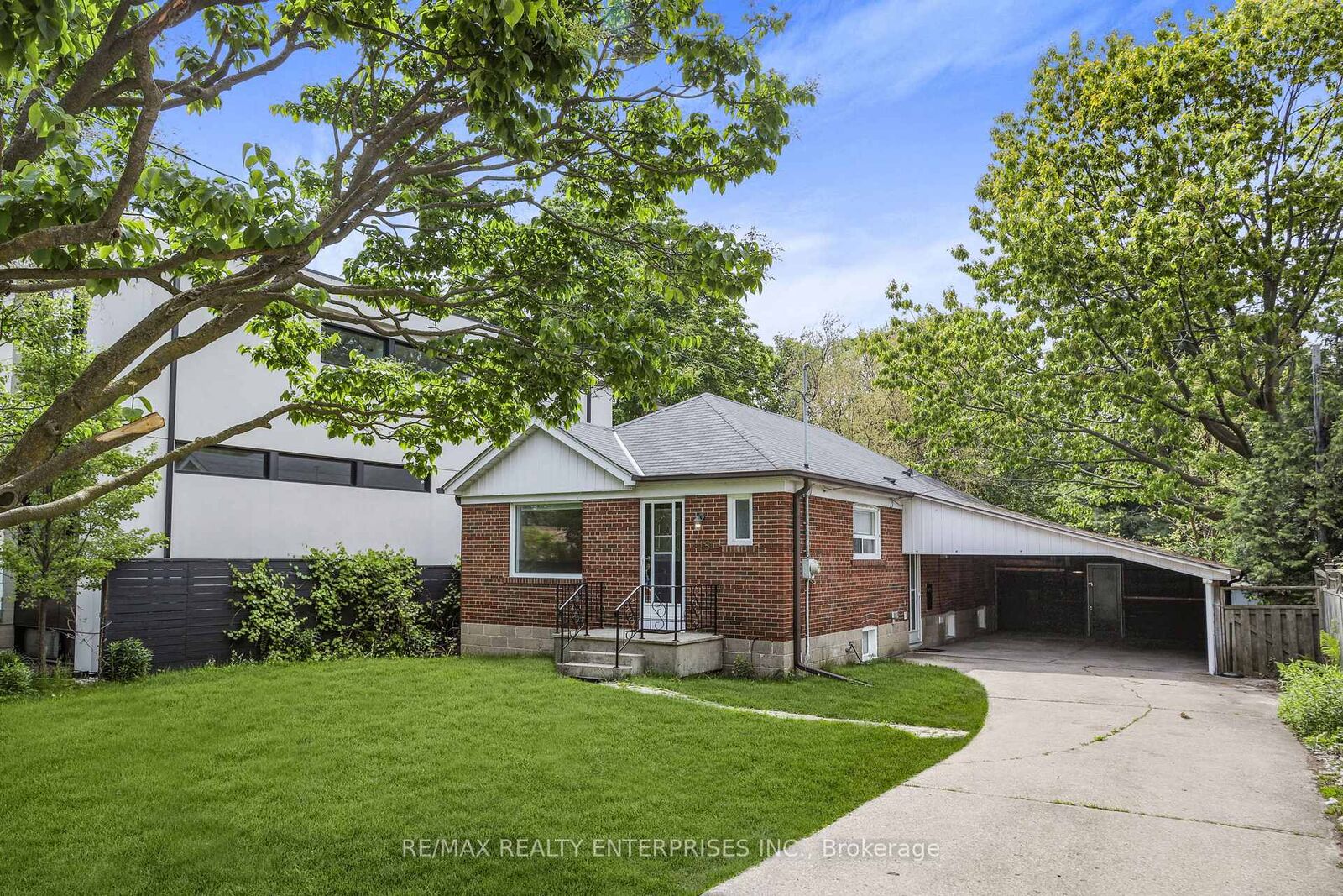 Property Photo: 15 Delroy Drive ON M8Y 1M8