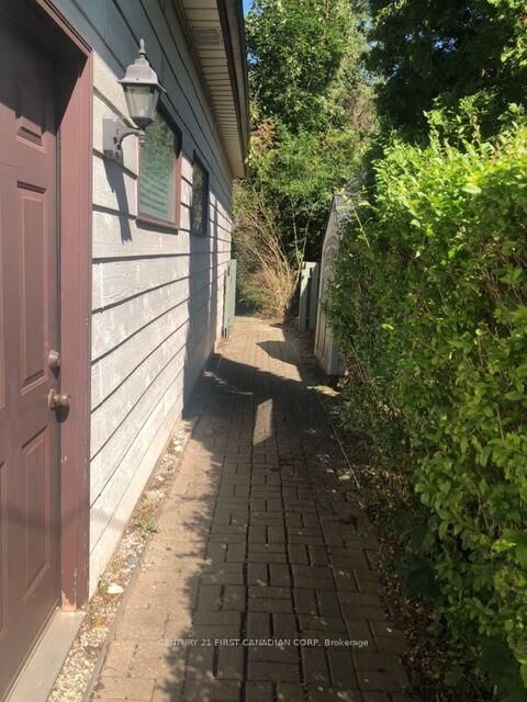 Property Photo:  1806 Parkhurst Avenue  ON N5V 2C3 