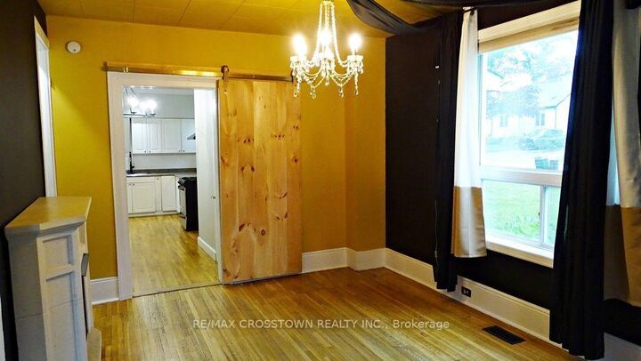 Property Photo:  39 Grove Street W  ON L4N 1M6 