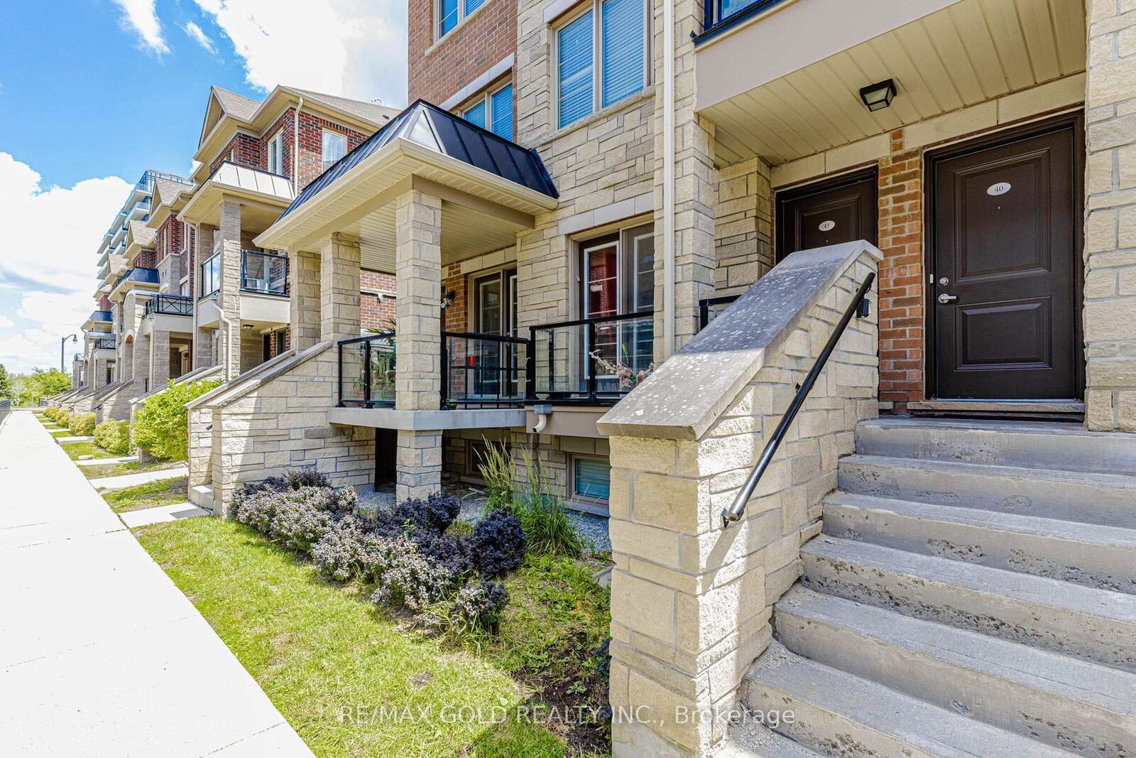 Property Photo:  200 Veterans Drive # 40  ON L7A 4S6 
