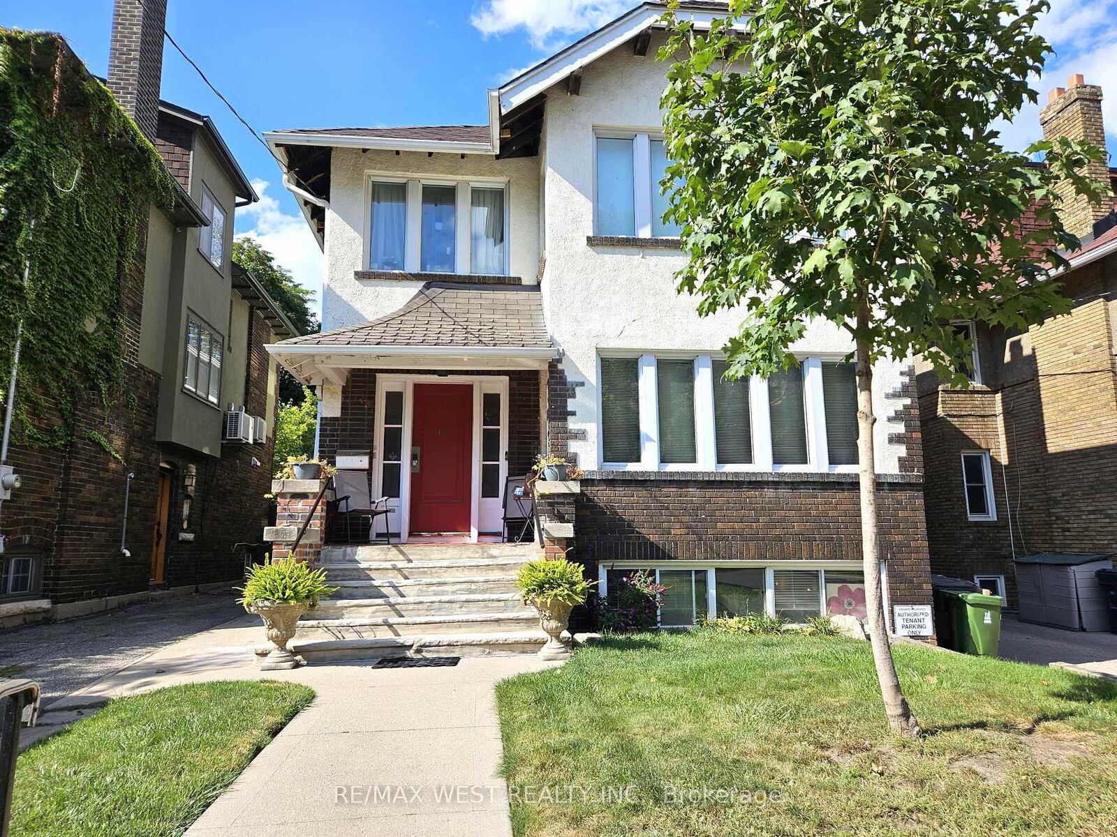 Property Photo:  10 Oriole Gardens Main  ON M4V 1V7 