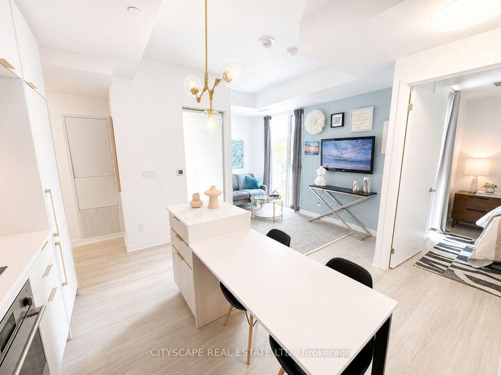 Property Photo:  185 Alberta Avenue 506  ON M6C 0A5 