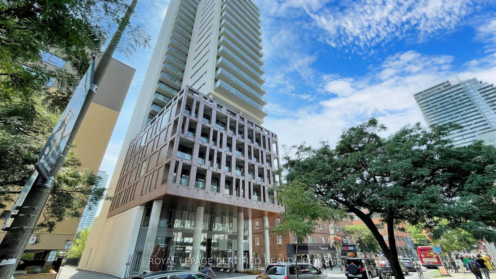 Property Photo: 81 Wellesley Street E 2305 ON M4Y 0C5