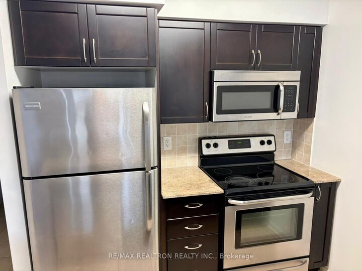 Property Photo:  73 King William Crescent 201  ON L4B 0C2 