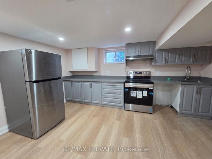 Property Photo:  40 Bellamy Road S  ON M1M 3P2 