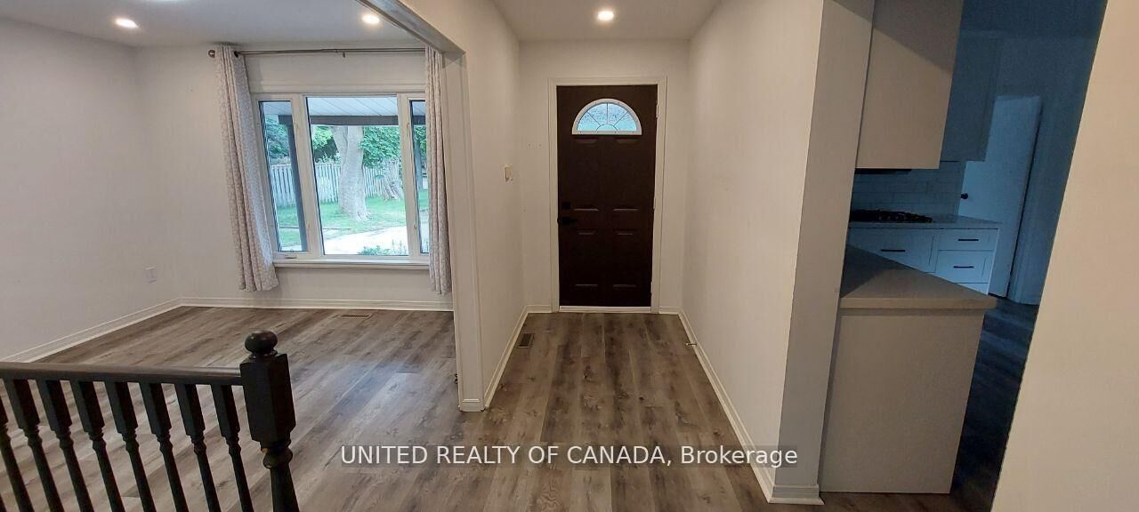 Property Photo:  126 Weldrick Road W Main  ON L4C 3V1 
