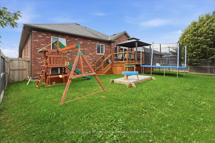 Property Photo:  54 Cavendish Drive  ON K8N 0L6 
