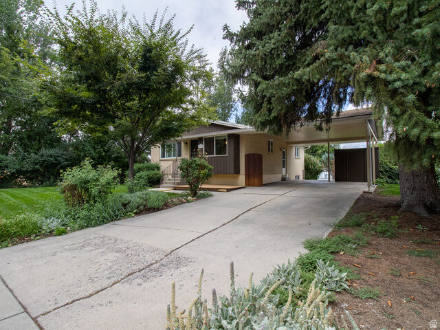 Property Photo:  6192 S Vinecrest Dr E  UT 84121 