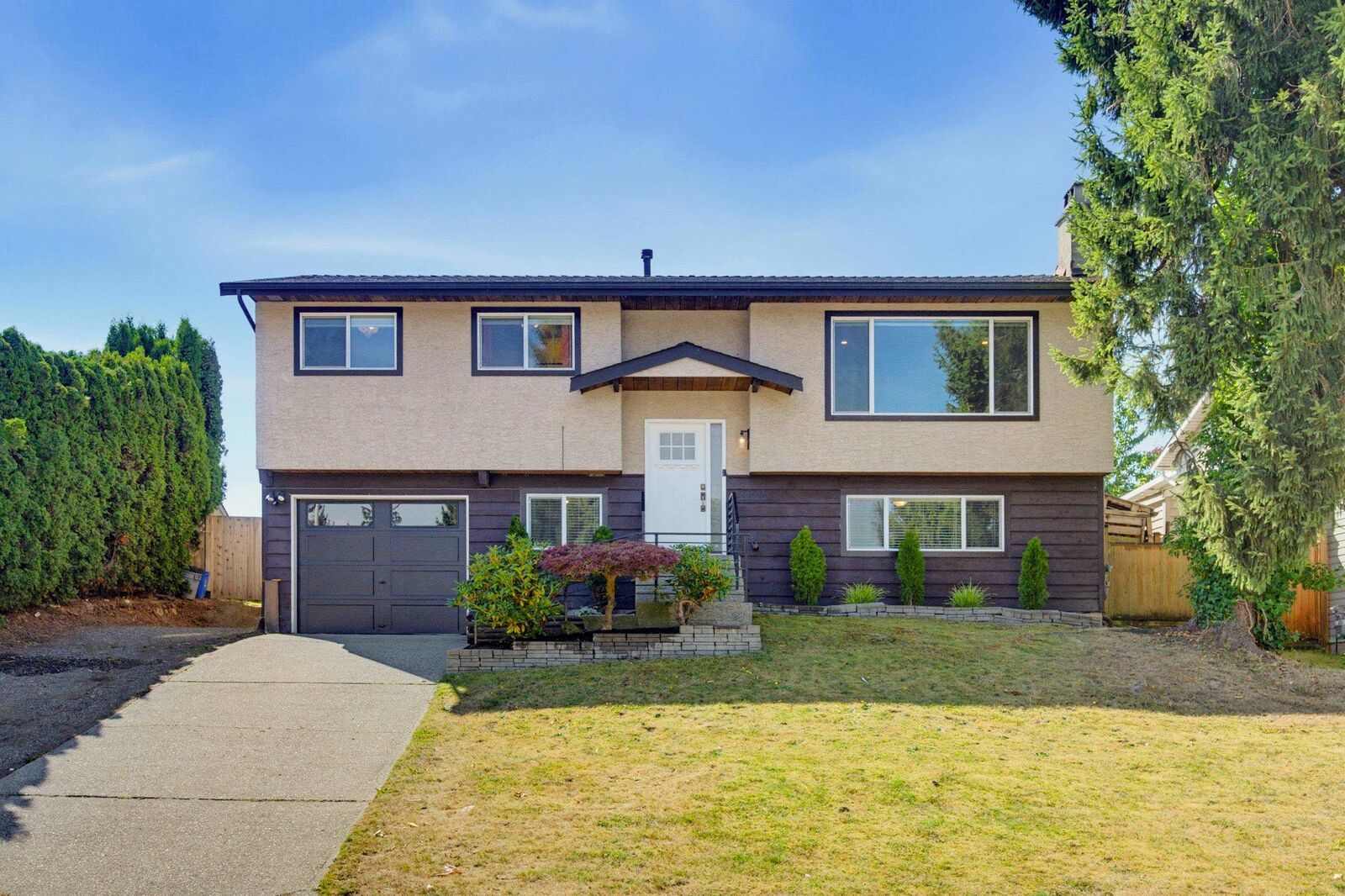 Property Photo:  26866 32A Avenue  BC V4W 3G4 
