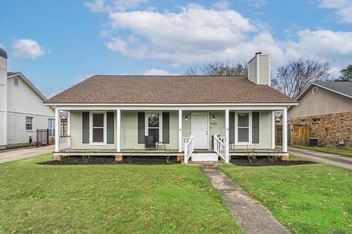 Property Photo: 4445 Country Hill Dr LA 70816