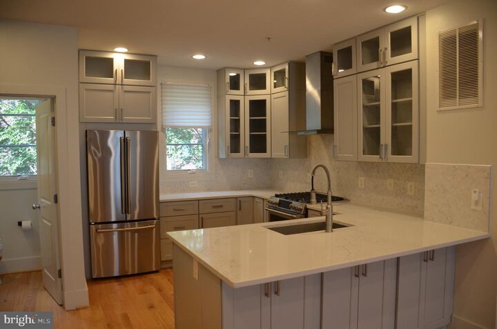 Property Photo:  708 N Henry Street  VA 22314 