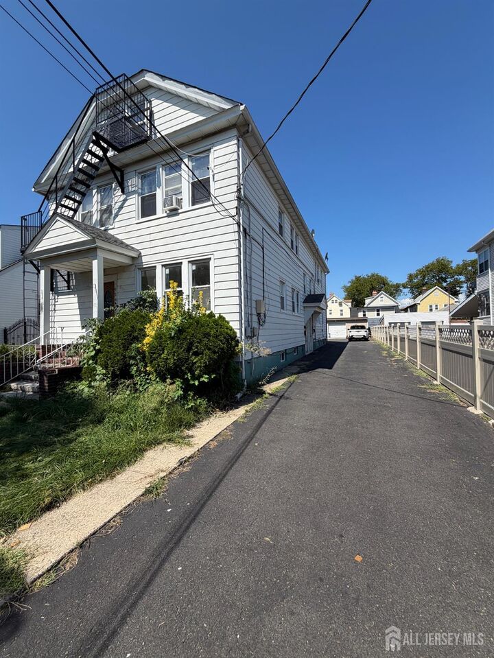 Property Photo:  924 Monroe Avenue  NJ 07201 