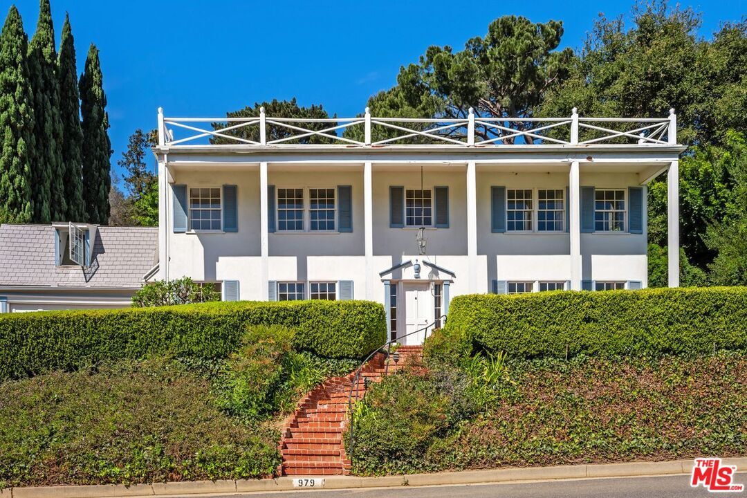 Property Photo:  979 Casiano Rd  CA 90049 