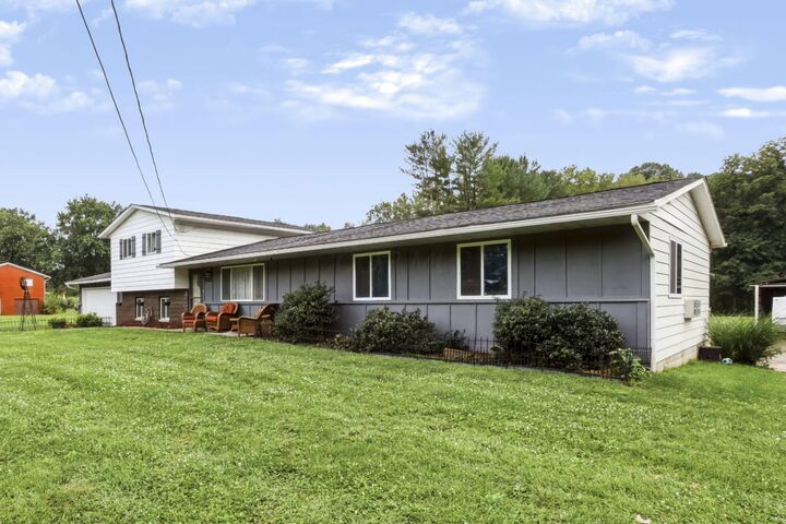 Property Photo:  2403 Hickman NE Road  OH 43055 