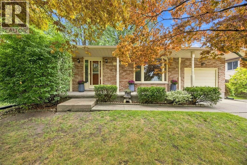 Property Photo:  345 Brentwood Crescent  ON N0N 1G0 