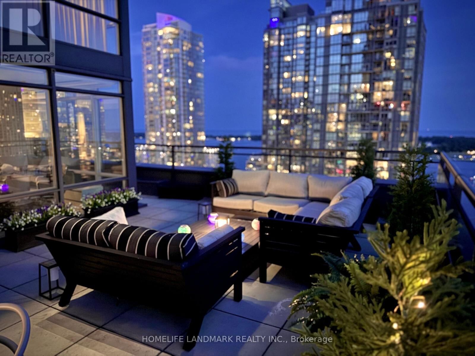 Property Photo:  25 Telegram Mews 3107  ON M5V 3Z1 