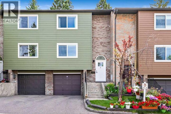 Property Photo:  210 86 Avenue Southeast  AB T2H 1N6 