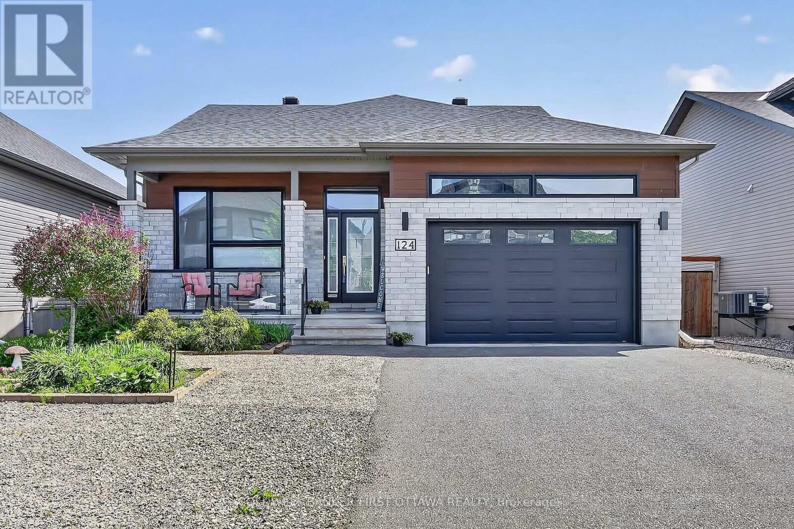 Photo de la propriété:  124 Lyon Street  ON K0A 1W0 