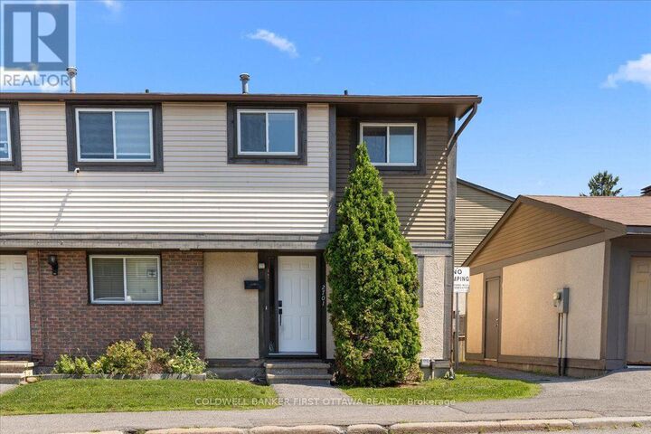 Photo de la propriété: 2701 Pimlico Crescent ON K1T 2A7