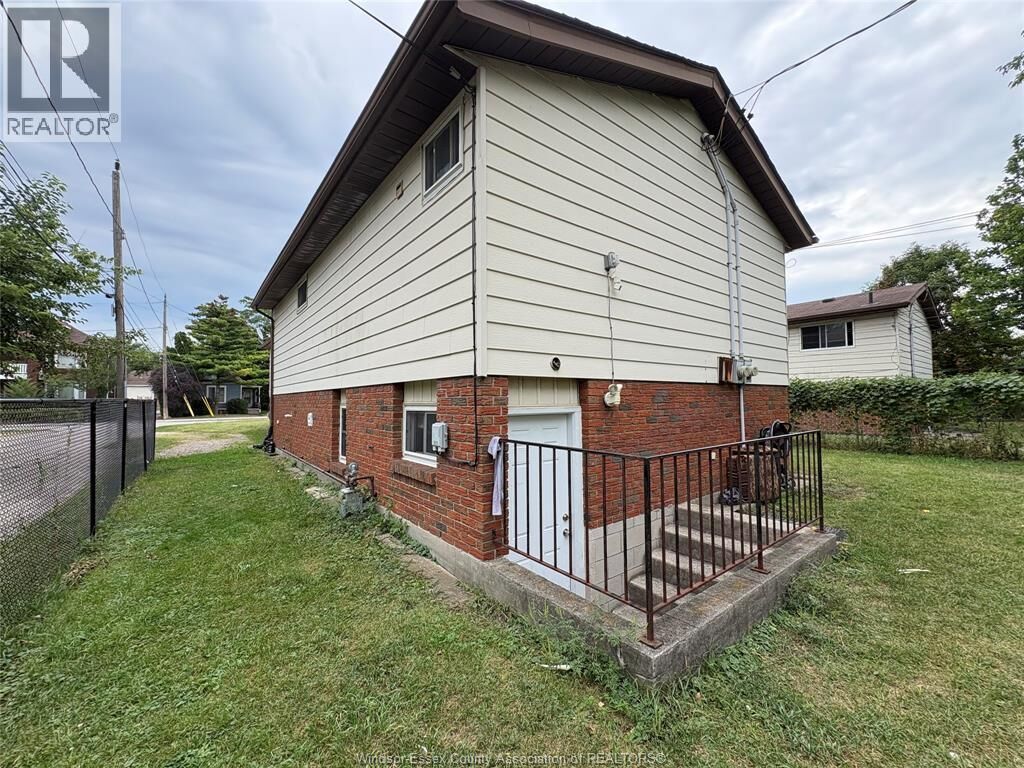 Property Photo:  327 Curry  ON N9B 2B6 