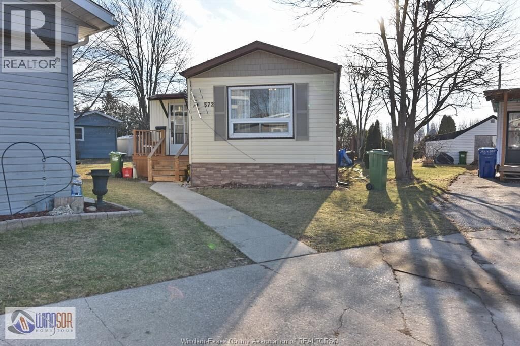 Property Photo: 372 Regent Court ON N8M 2Z2