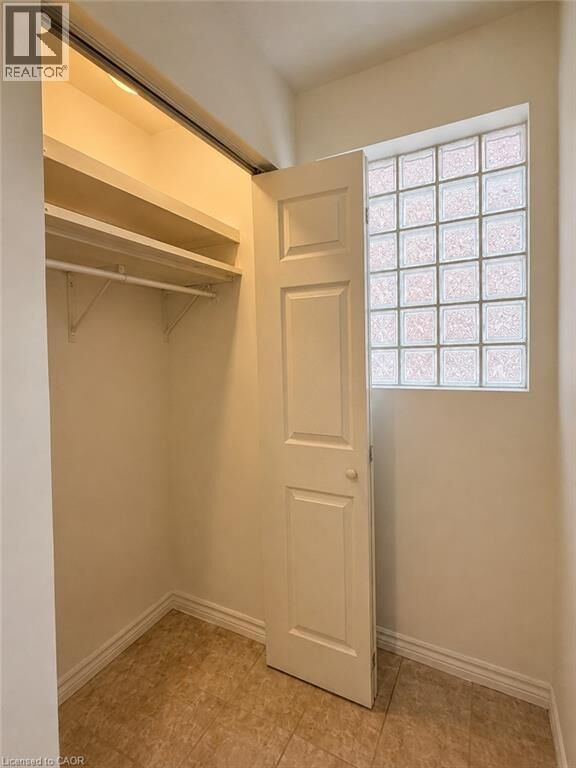 Property Photo:  124 King Street North 2  ON N2J 2X8 