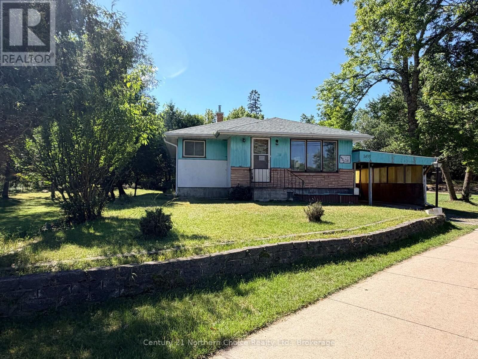 Property Photo:  1433 Pine Portage Road  ON P9N 2K1 