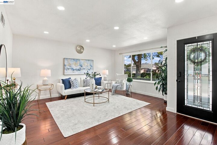 Property Photo:  851 Geraldine St  CA 94550 