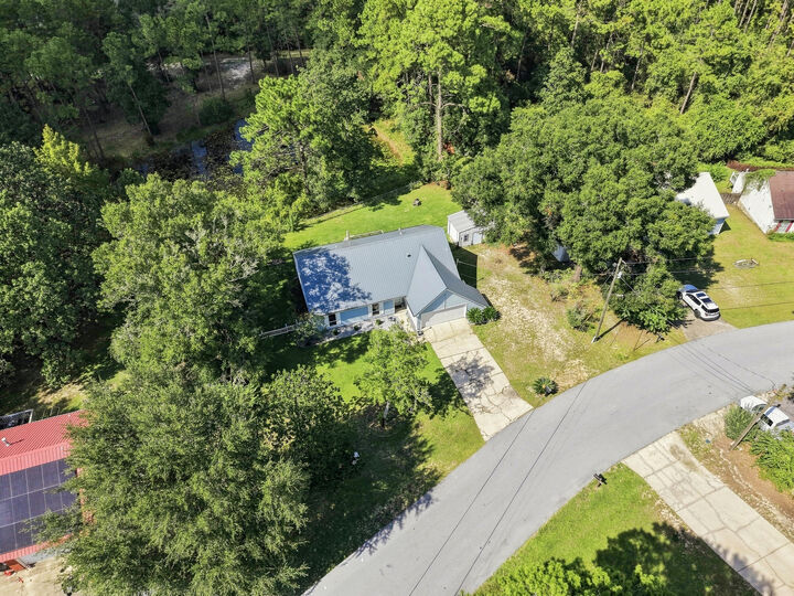 Property Photo: 129 Mill Pond Cove FL 32539