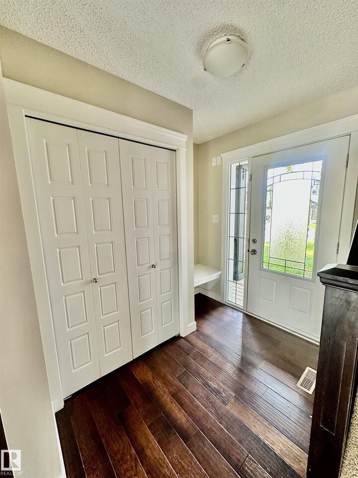 Property Photo:  141 Sutton Close  AB T8H 0T8 