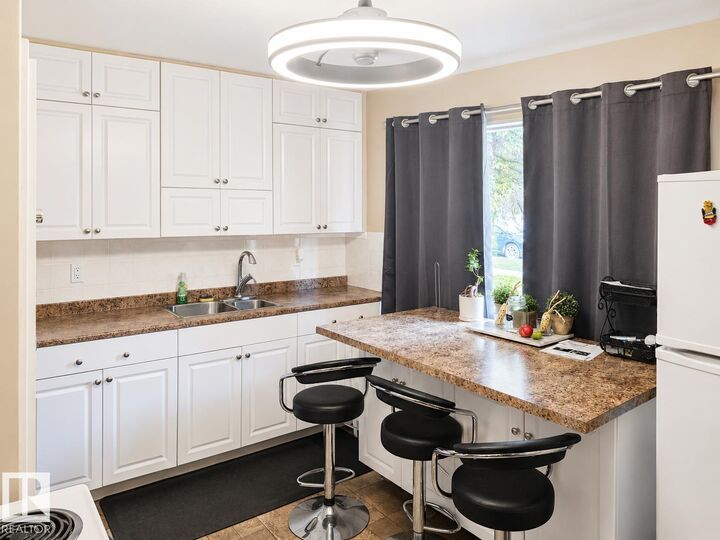 Property Photo:  12130 124 Street NW  AB T5L 0M9 