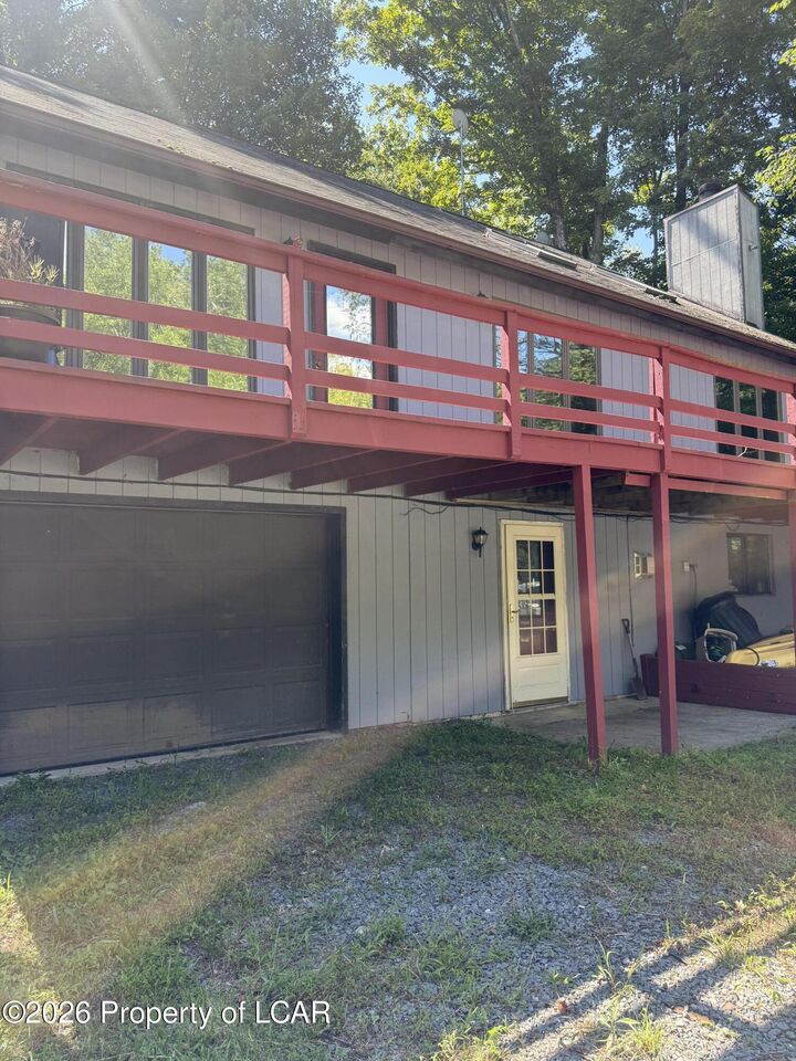 Property Photo: 838 Wildwood Terrace PA 18427