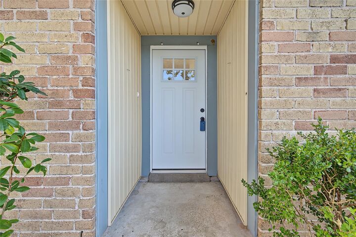 Property Photo:  9912 Blue Bird Street  TX 77571 