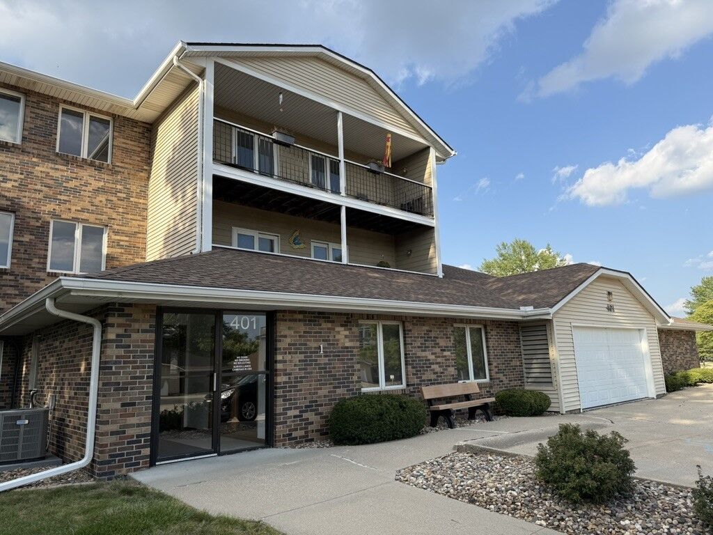 Property Photo: 401 SE Delaware Avenue 205 IA 50021