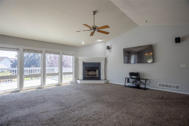 Property Photo: 5721 SE 30th Street IA 50320
