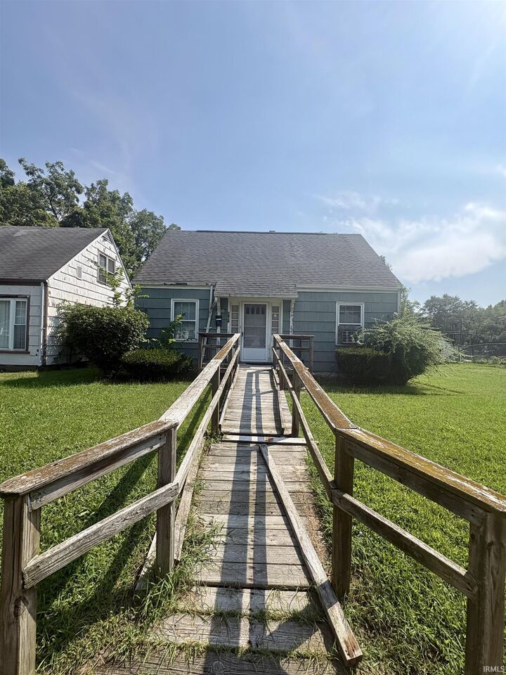 Property Photo:  1626 Johnson Street  IN 46628-2936 