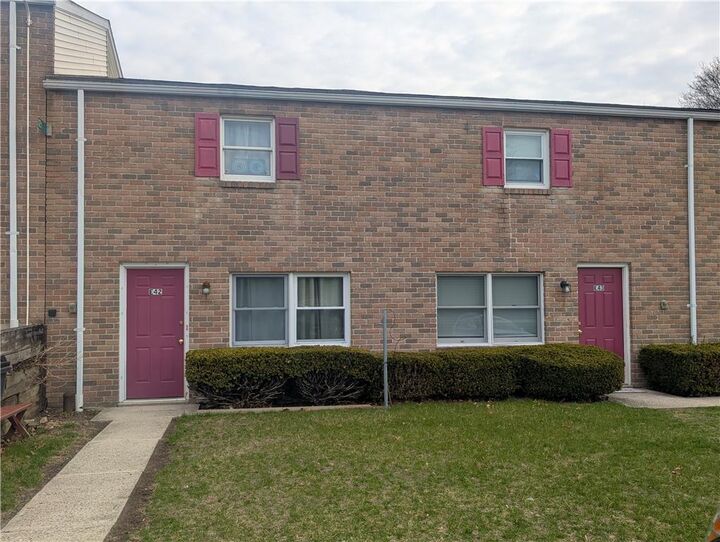 Property Photo: 121 E Hillcrest Lane E43 PA 18080