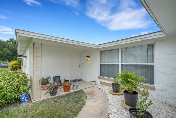 Property Photo:  7234 Oakshire Drive  FL 34668 