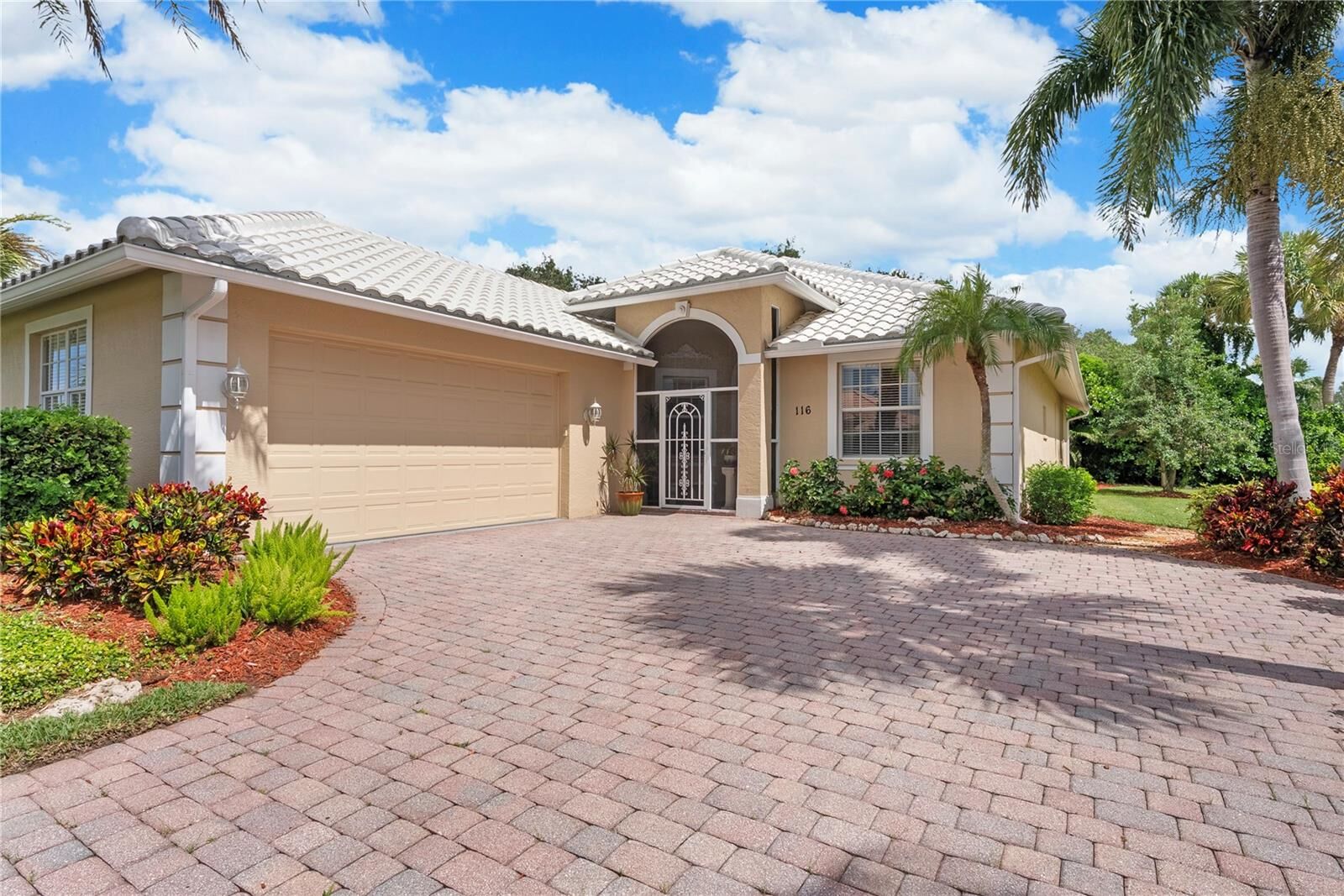 Property Photo: 116 Grand Oak Circle FL 34292