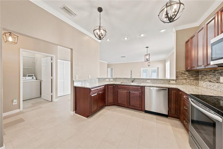 Property Photo:  2318 W Cherry Street  FL 33607 